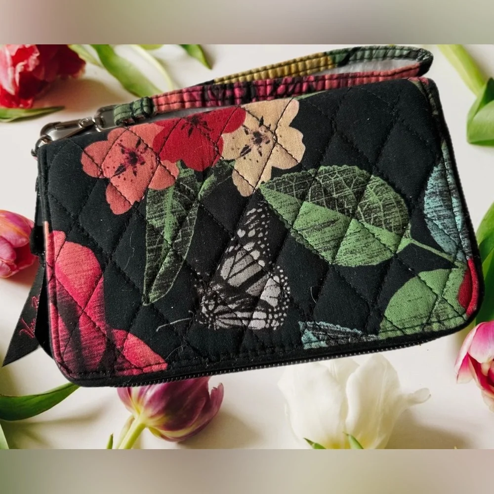 Vera Bradley RFID Grab & Go Wristlet in Havana Rose (Retired pattern)